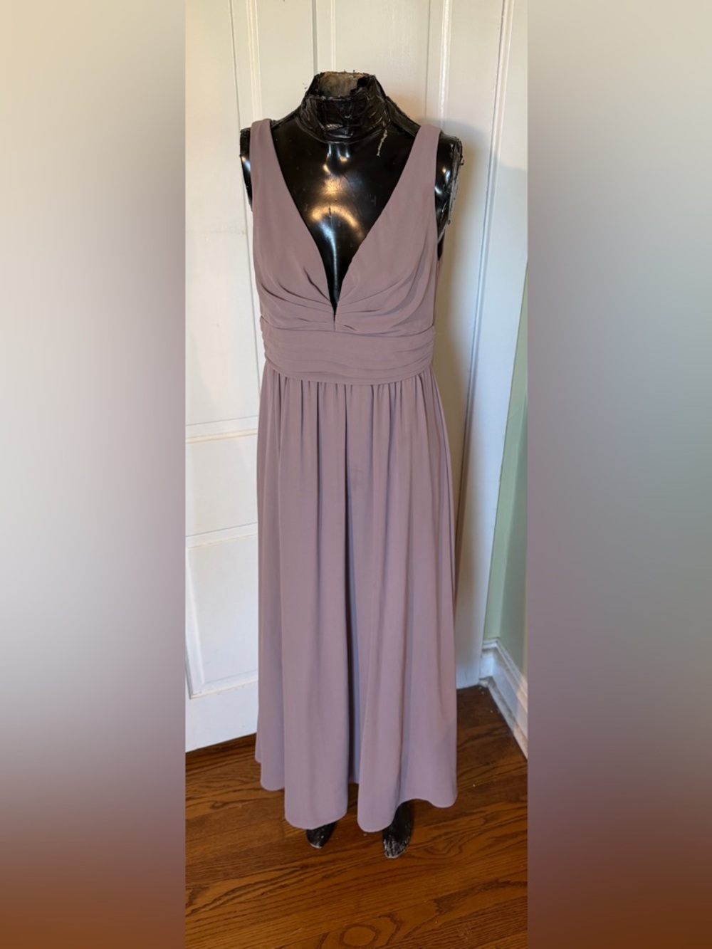 Lulus Sleeveless Mauve V-Neck Formal Gown - Size Medium - Picture 2 of 8